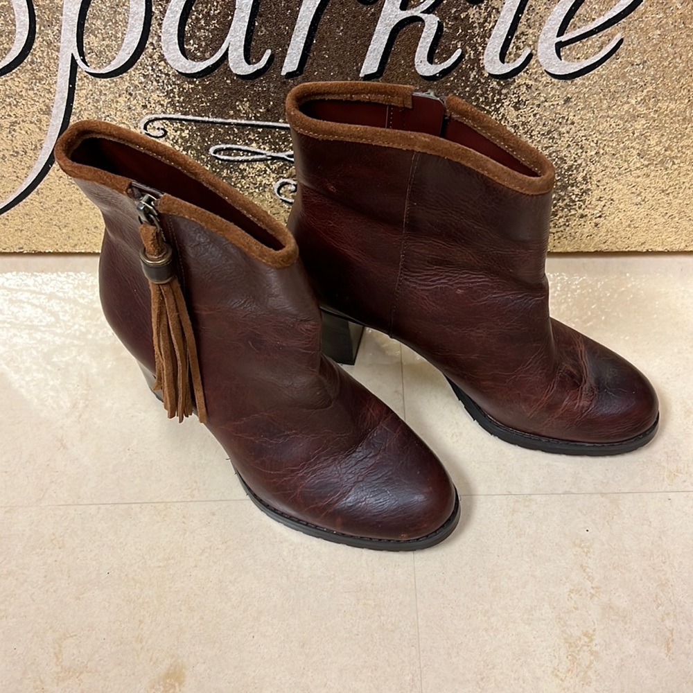 Lauren Ralph Lauren Carah tassel boots, size 6.5, NWT